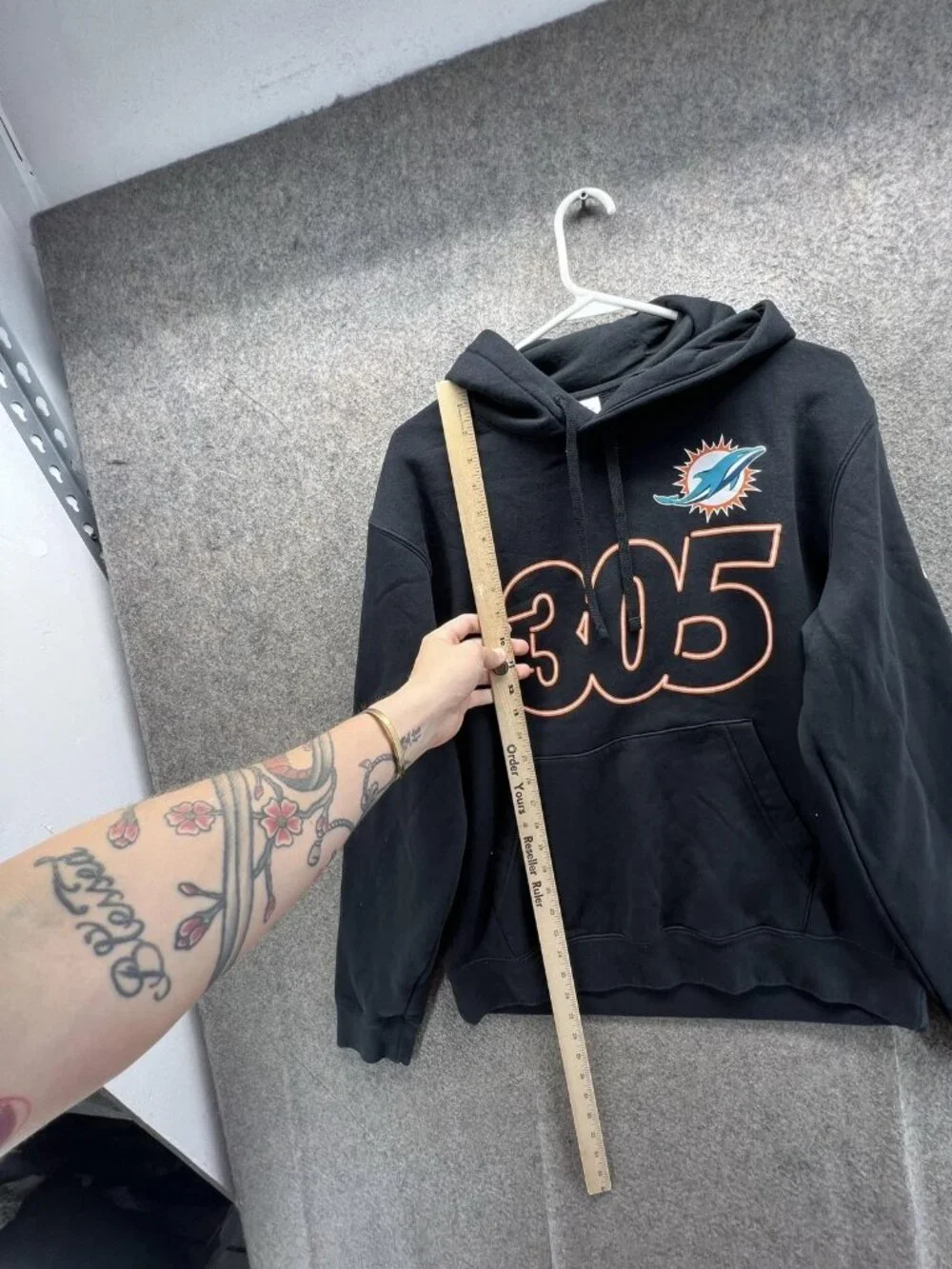 Miami Dolphins Sweatshirt Mens Medium Black Graphic NFL Football Nike Hoodie 305